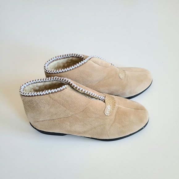 Vintage made in France wool lined suede ankle shoes/boots. - Picture 3 of 15